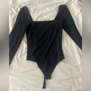 Aritzia Babaton Black Square Neck Long Sleeve Bodysuit size M